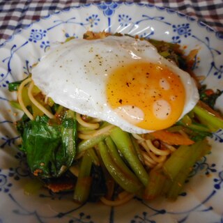 小松菜とパプリカ粉の焼うどん